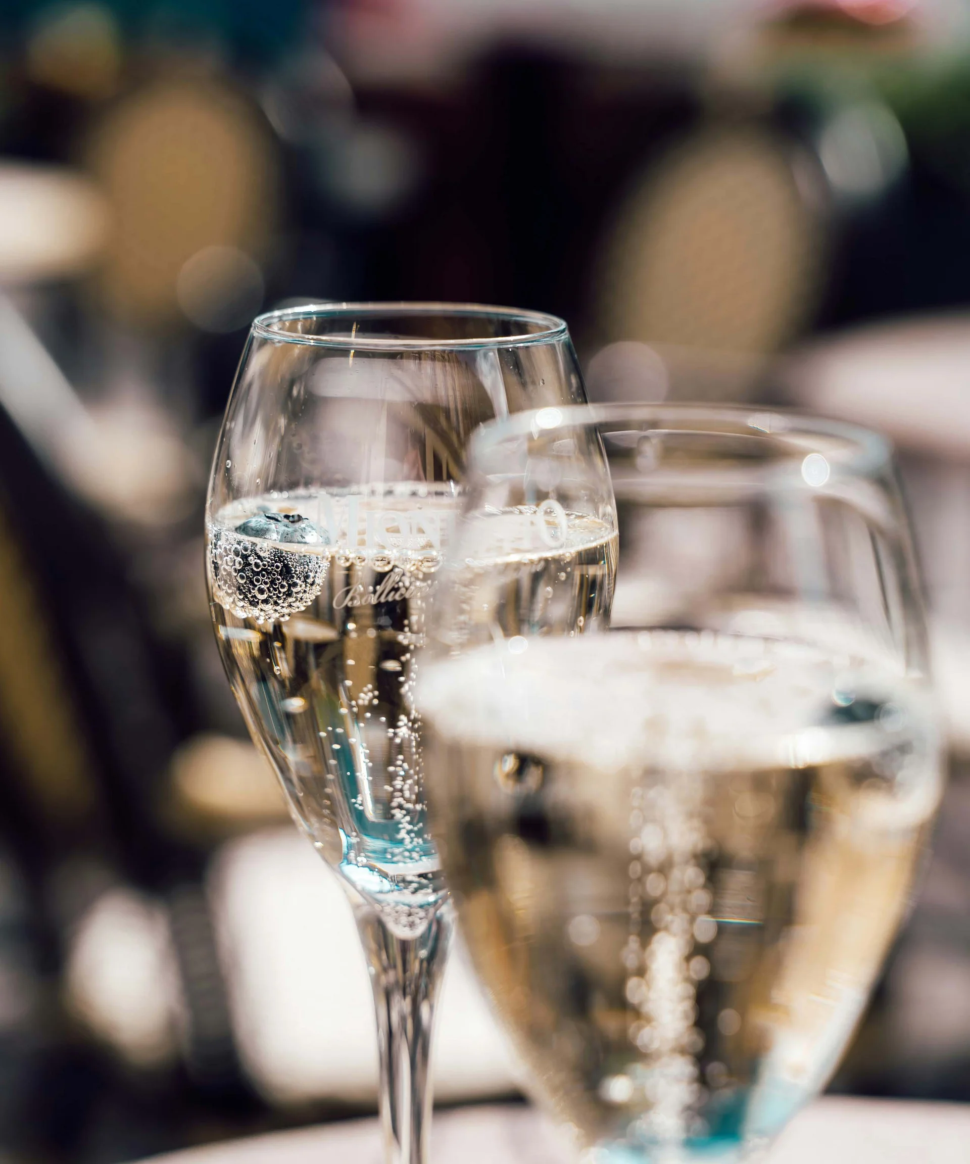 Luis von Weyden: your stylish guesthouse in Weiden am See Two glasses of sparkling mineral water on a table